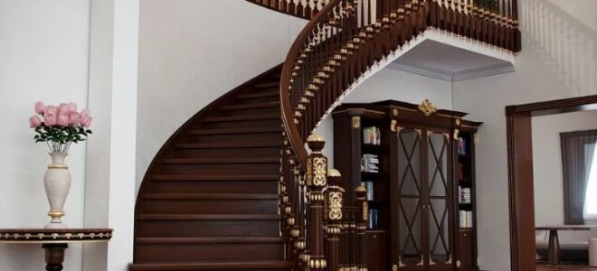 Возведение лестницы для коттеджа