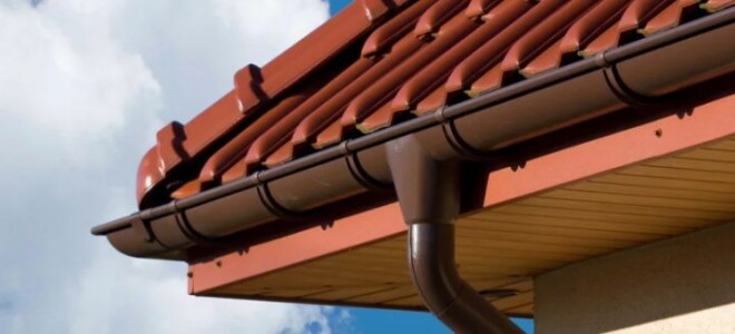 Пластиковый водосток: преимущества и недостатки